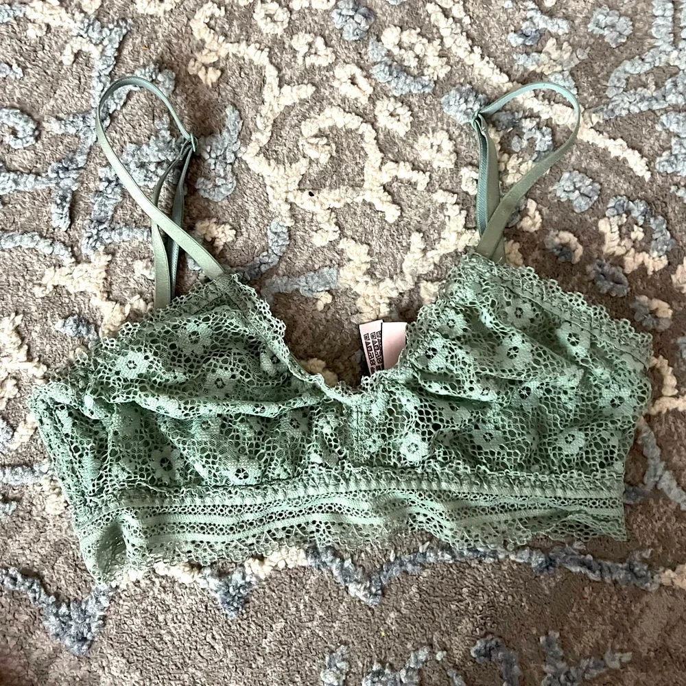Victoria’s Secret Light Green Lace Bralette Size XS - Picture 1 of 4